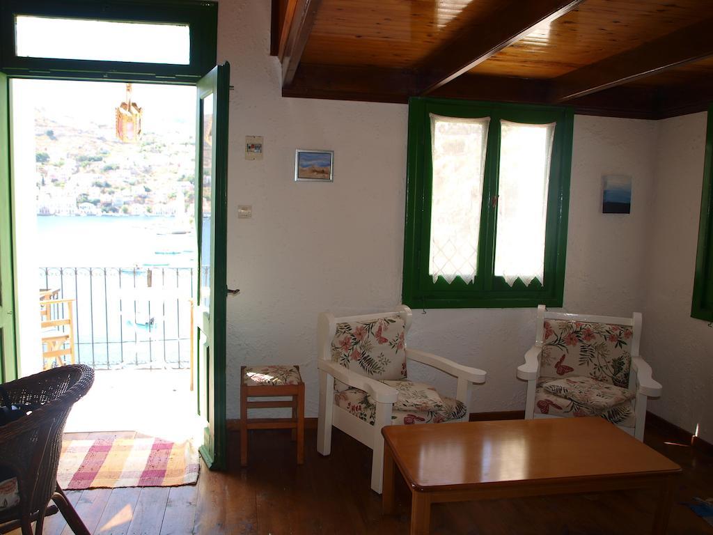 Marina Studios Sými Bilik gambar
